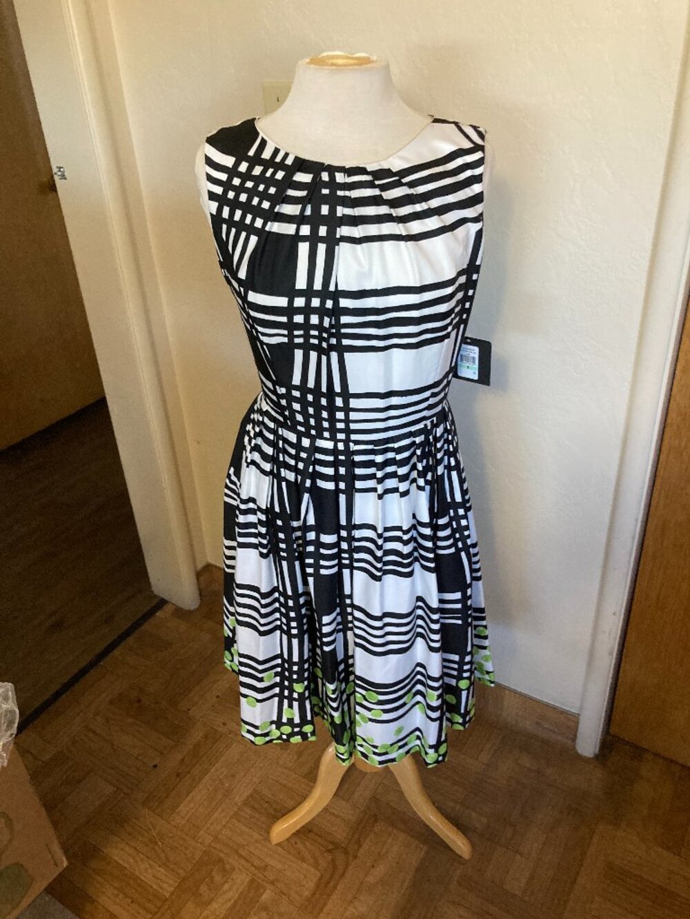 Ellen Tracy sleeveless black and white plaid dress